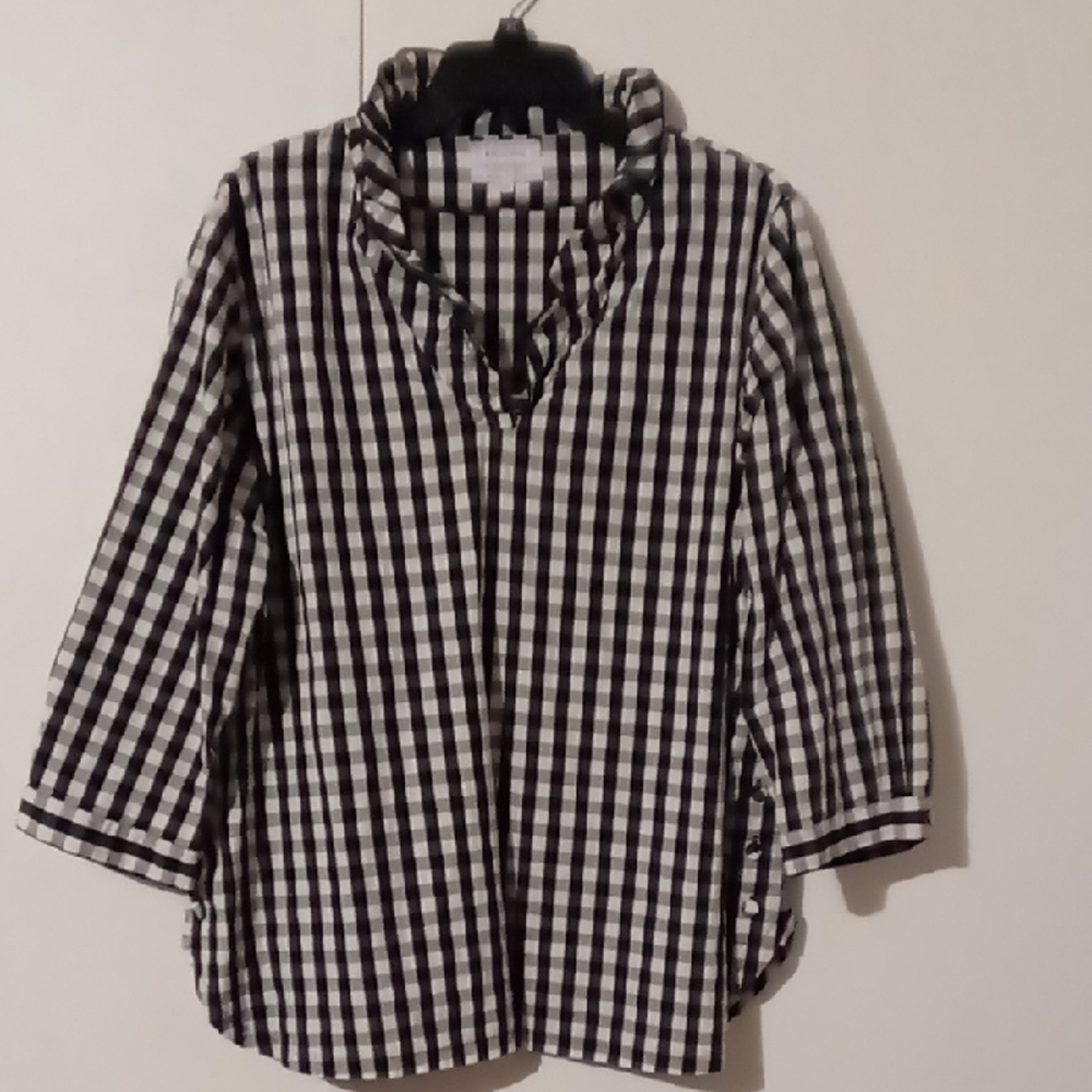 Diane Bailey Designs Black and White Boxy Blouse with Ruffled 3/4 Cuffed Sleeves